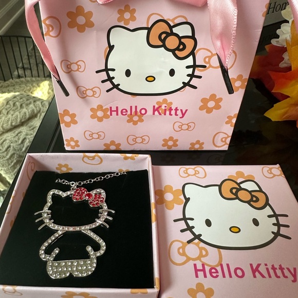 🎁💘2 FOR $15 BUNDLE New with gift box and bag- Hello Kitty necklaces - Picture 2 of 5